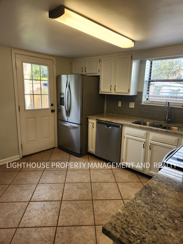 916 Penman Rd #121 - Photo 7 of 21