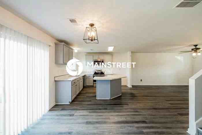 10077 Woodlee Cove - Photo 6 of 15