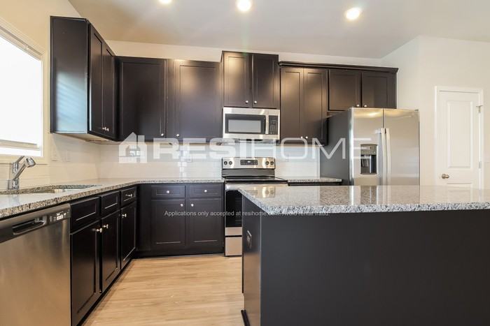 1063 Simmons Trce - Photo 4 of 20