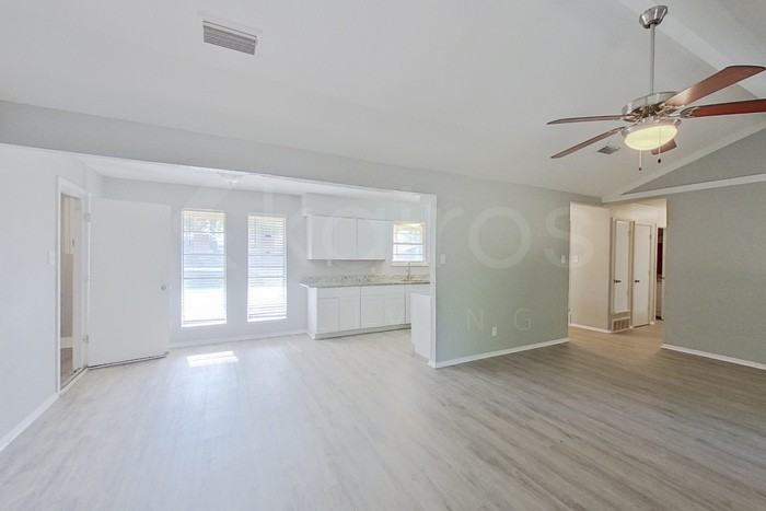 168 Creekview Dr E - Photo 4 of 25