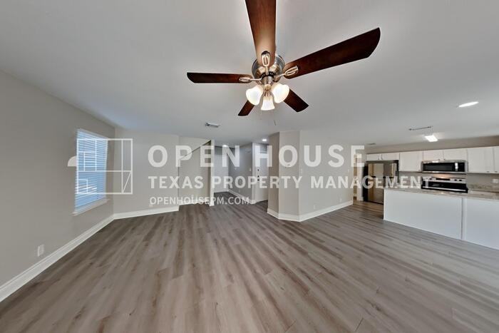 227 Eagle Pass Dr - Photo 4 of 20