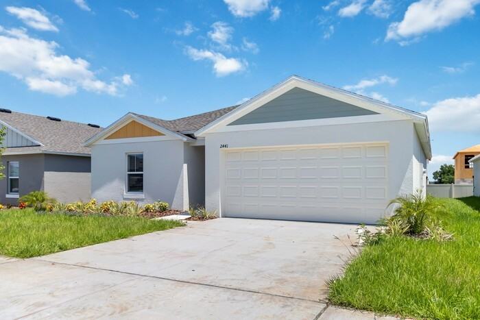 2441 Oakwood Ln - Photo 3 of 41