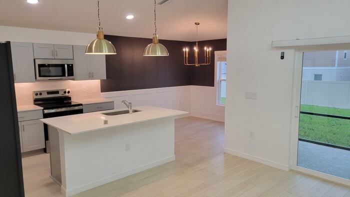 2441 Oakwood Ln - Photo 4 of 41