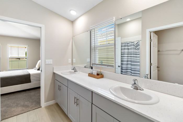 2441 Oakwood Ln - Photo 7 of 41