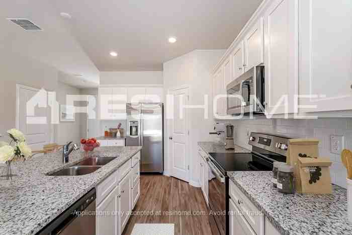 28345 Wave Crest Pl - Photo 4 of 18