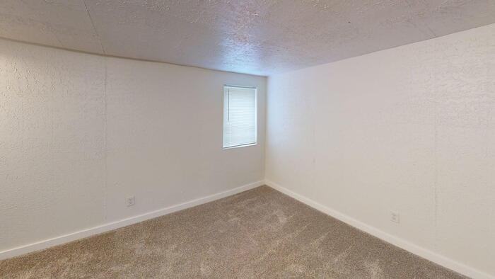 630 3rd Ave Se - Photo 5 of 8