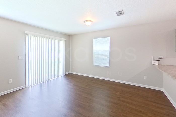 1303 Mull St - Photo 5 of 24