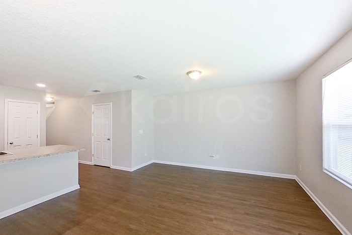 1303 Mull St - Photo 6 of 24