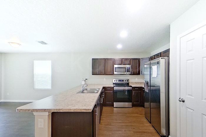 1303 Mull St - Photo 7 of 24