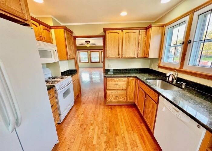 37697 Mast Ct - Photo 4 of 11