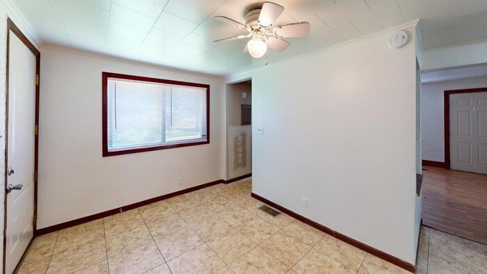 302 4th St Ne - Photo 5 of 7