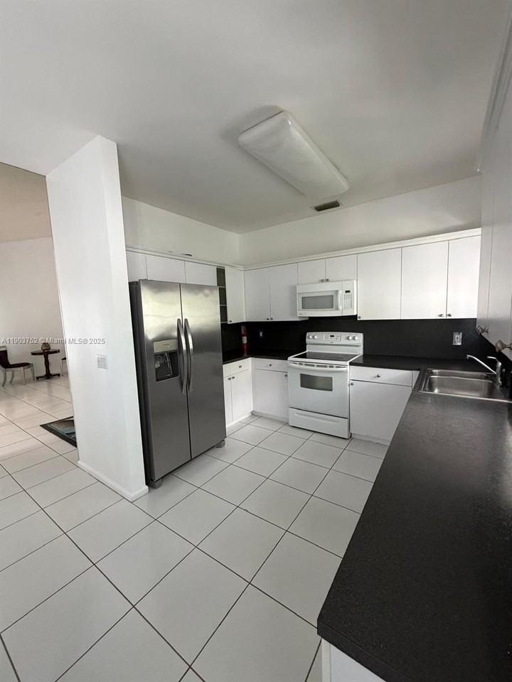 11690 Briarwood Cir #4 - Photo 6 of 25