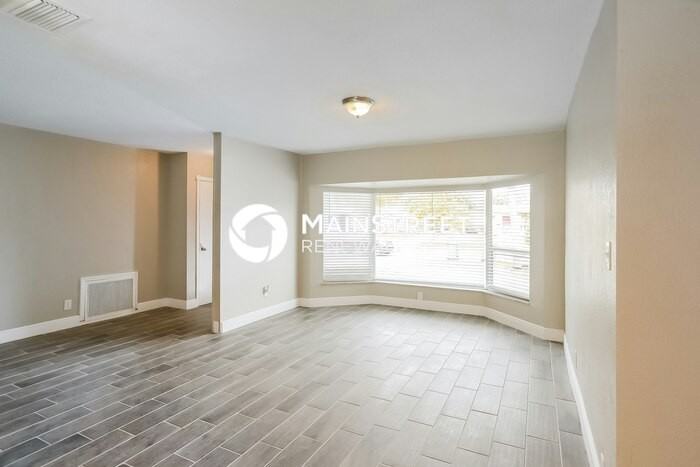 2360 Nw 60th Ave - Photo 3 of 15
