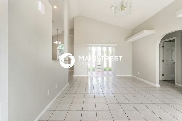 1721 Sw Whipple Ave - Photo 4 of 16