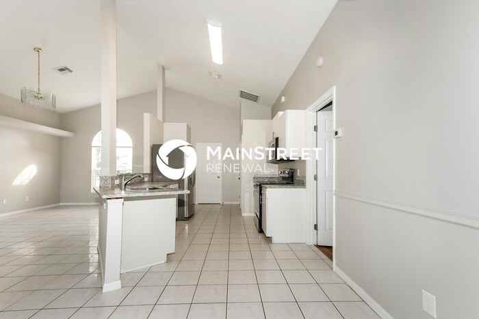 1721 Sw Whipple Ave - Photo 6 of 16