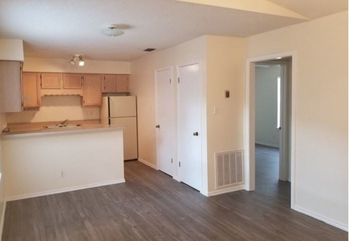 2217 E Grimes St #6 - Photo 4 of 12