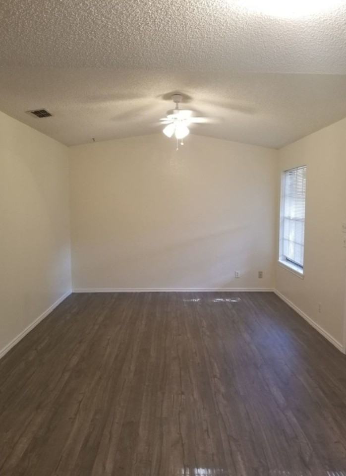 2217 E Grimes St #6 - Photo 6 of 12