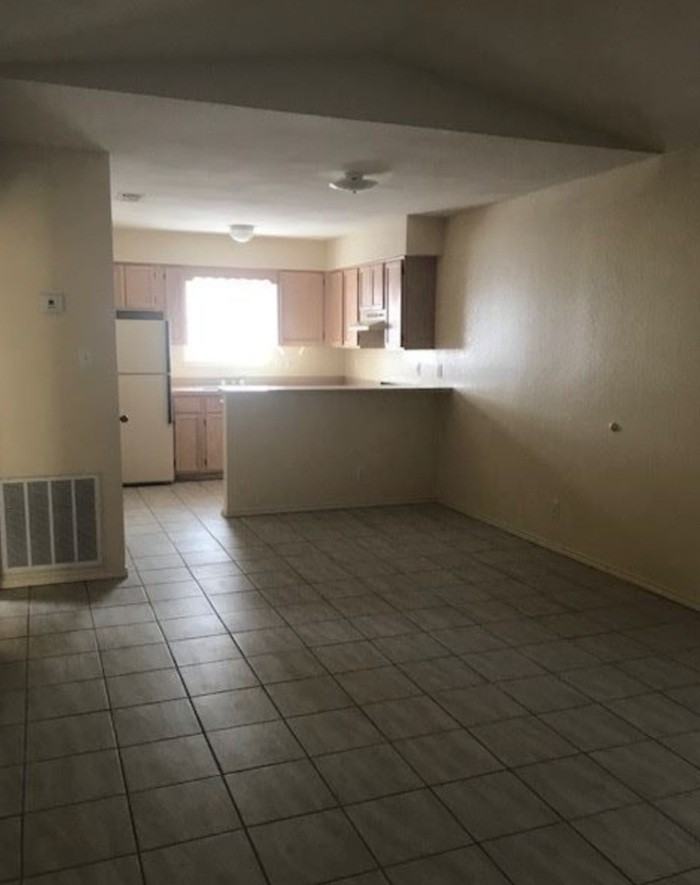 2217 E Grimes St #6 - Photo 7 of 12