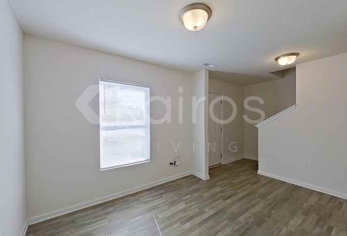 2051 Country Pl - Photo 2 of 22