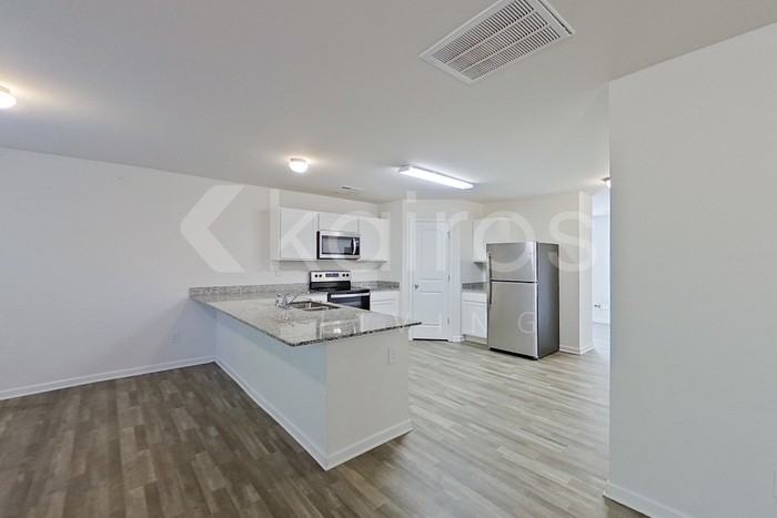 2051 Country Pl - Photo 4 of 22