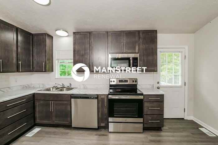 5821 Whisper Wood Rd - Photo 3 of 15