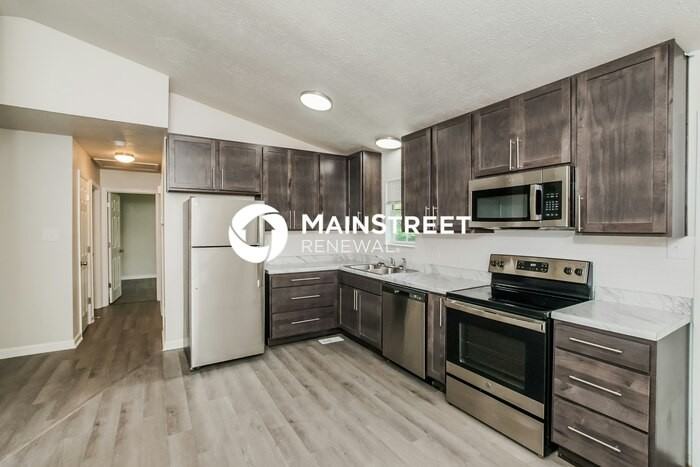 5821 Whisper Wood Rd - Photo 4 of 15