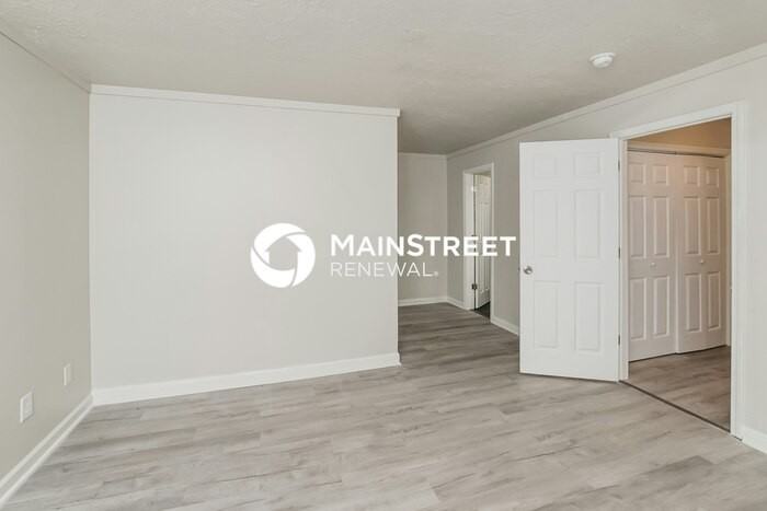 5821 Whisper Wood Rd - Photo 5 of 15