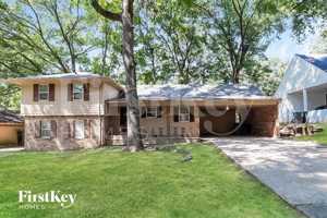 featured image of 3233 Earl Drive