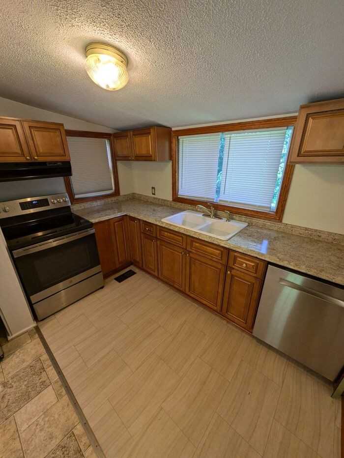 2207 19th Ave Se - Photo 7 of 12