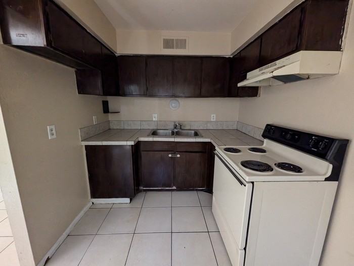 1751 E Virginia Ave #1 - Photo 5 of 12