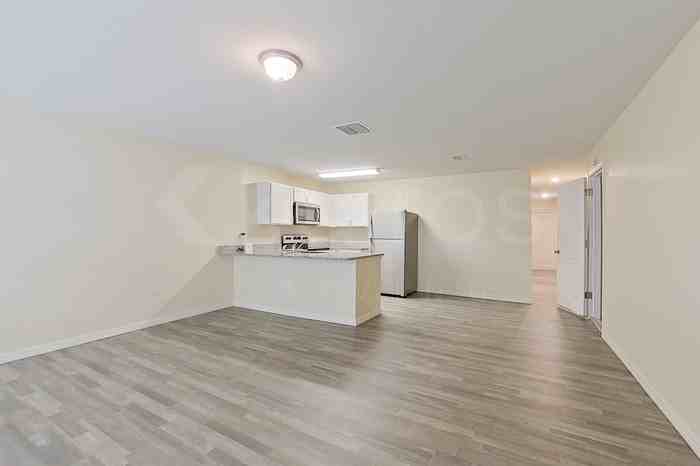 27008 Anthony Ave - Photo 2 of 20