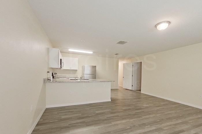 27008 Anthony Ave - Photo 4 of 20