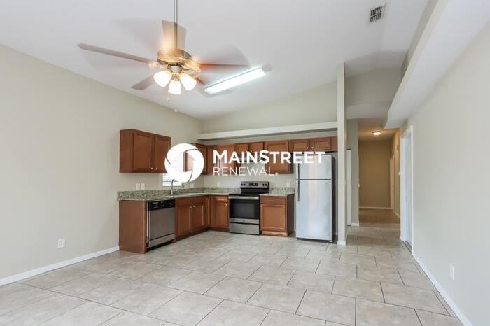 1321 Melrose Ave S - Photo 3 of 16