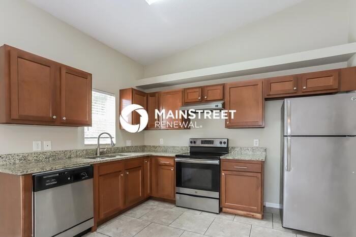 1321 Melrose Ave S - Photo 4 of 16
