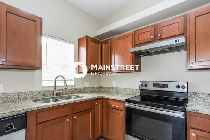1321 Melrose Ave S - Photo 5 of 16