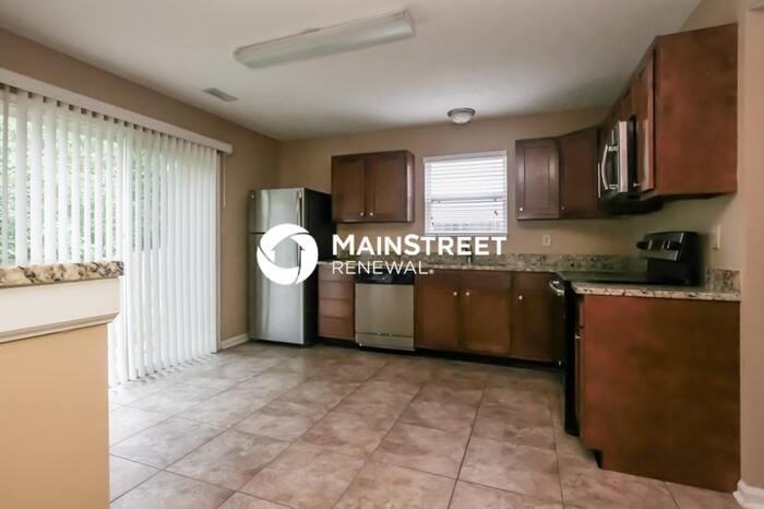 3338 Montgomery Dr - Photo 5 of 17