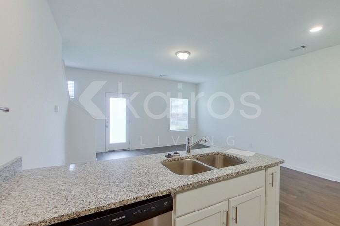 113 Dudley Way Sw - Photo 7 of 21