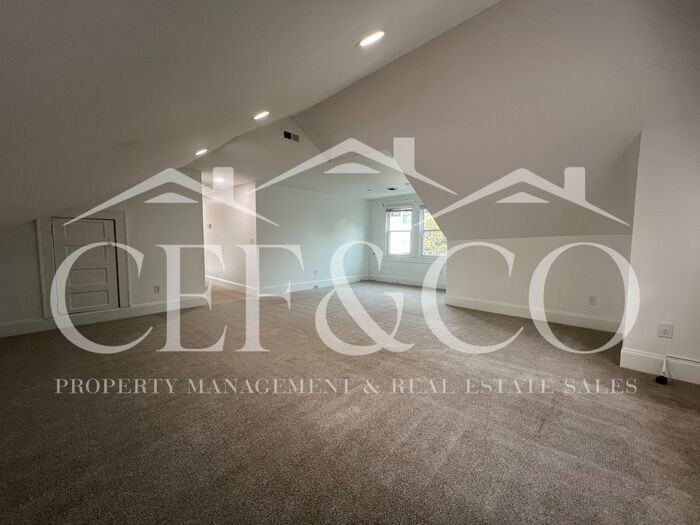 1407 E North St #C - Photo 4 of 13