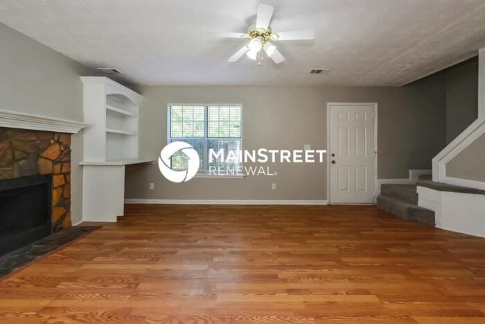 70 Summer Ln - Photo 3 of 17