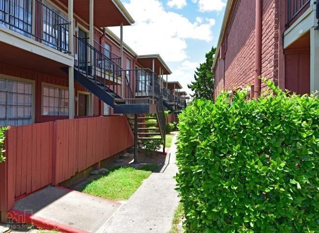 7575 Office City Dr #C2