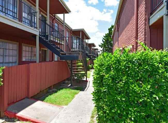 7575 Office City Dr #B1