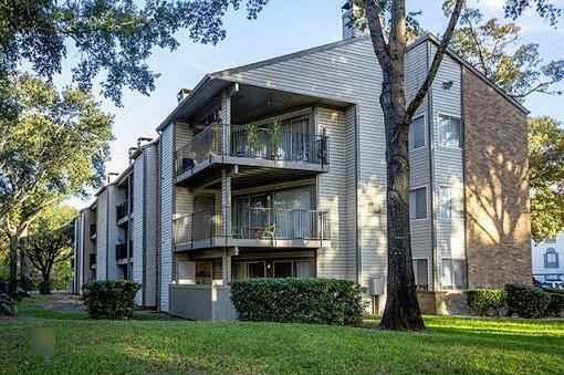 910 Cypress Station Dr #C4 - Photo 3 of 18