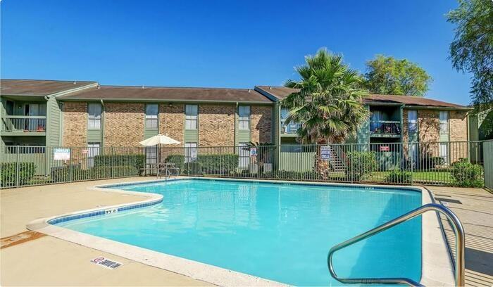 17601 Cali Dr #D1 - Photo 2 of 9