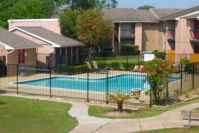 17601 Cali Dr #D1 - Photo 3 of 9