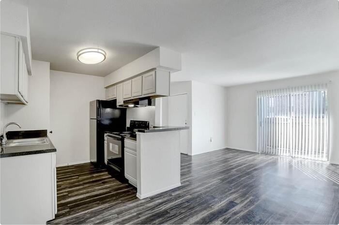 17601 Cali Dr #D1 - Photo 5 of 9