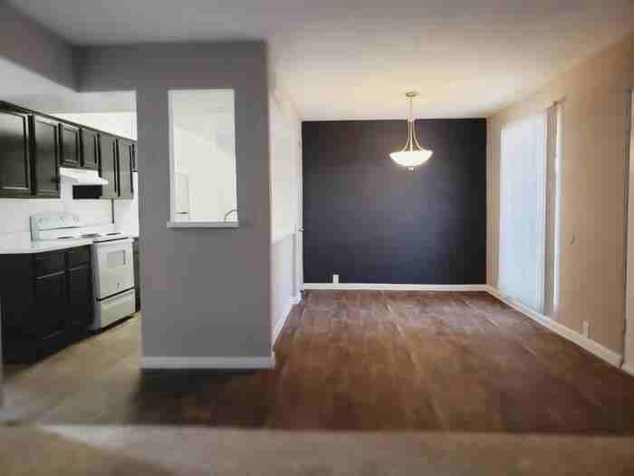 791 Bateswood Dr #C4 - Photo 4 of 6