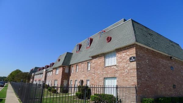 10501 Holly Springs Dr #C1 - Photo 6 of 15