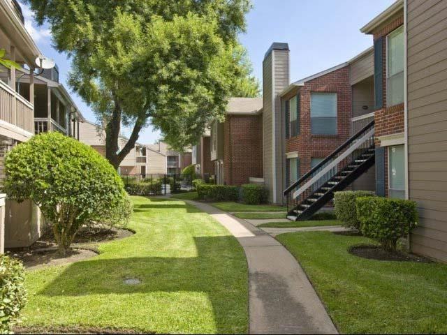 9940 Richmond Ave #B2 - Photo 3 of 18