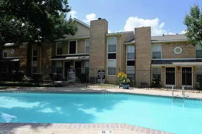 231 Interstate 45 N #B3 - Photo 2 of 15