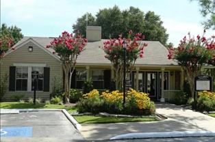 231 Interstate 45 N #B5 - Photo 1 of 1